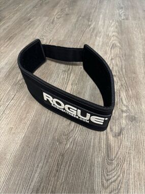 Rogue Fitness Weight Lifting Velcro 4” belt. Adult small like new
